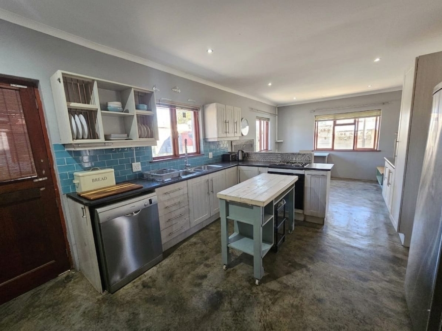 To Let 4 Bedroom Property for Rent in Kleinmond Western Cape